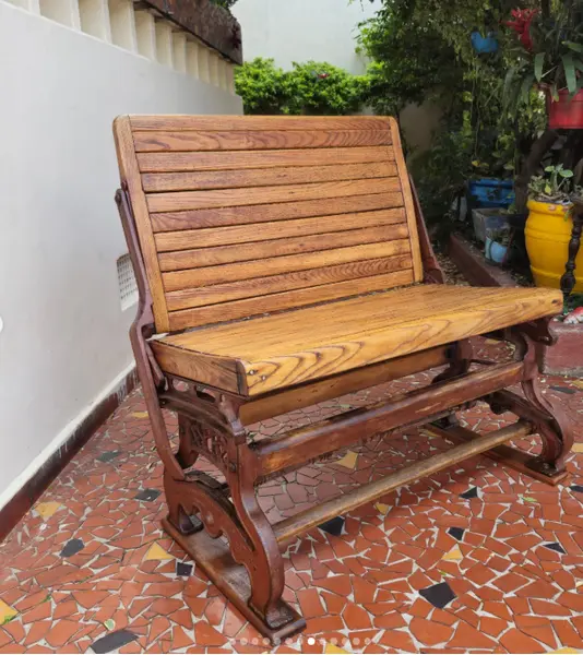 Foto de um(a) Raro Banco de bonde confeccionado em ferro fundido e madeira Carvalho, da categoria de Bancos. COLECIONISMO - Antigo e raro banco de bonde confeccionado em ferro fundido e madeira de Carvalho nobre ripada, manufatura... Mostrado de uma perspectiva diferente. Vendido no marketplace Trésors.