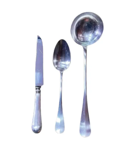 Foto de um(a) Antigo Trio Grandes Talheres Para Servir Em Prata Francesa, da categoria de Faqueiros e talheres. Extra Blanc. Antigo trio de finos talheres para servir em prata francesa. Meados do século XX. Vendido no marketplace Trésors.