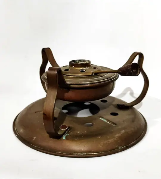 Foto de um(a) Panela de Fondue em Cobre, Math Hamac, Década de 1960, da categoria de Panelas. Panela para fondue em cobre, tampa com puxador em cobre e jacarandá e alças em latão com jacarandá. Rechaud em latão e... Mostrado de uma perspectiva diferente. Vendido no marketplace Trésors.