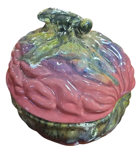 Foto de um(a) Antiga Bomboniere Cerâmica Weiss – Formato de Noz com Inseto, da categoria de Garrafas, potes e jarros. Rara e excêntrica bomboniere em cerâmica esmaltada, produzida pela renomada Cerâmica Weiss. Uma peça de colecionismo que... Mostrado de uma perspectiva diferente. Vendido no marketplace Trésors.