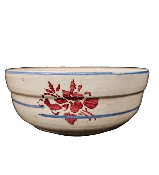 Foto de um(a) Bowl em Cerâmica, Década de 1940, da categoria de Tigelas decorativas. Bowl em cerâmica com policromia feita à mão nos tons de azul e bordô, década de 1940. Sem marca do fabricante. A: 6cm... Vendido no marketplace Trésors.