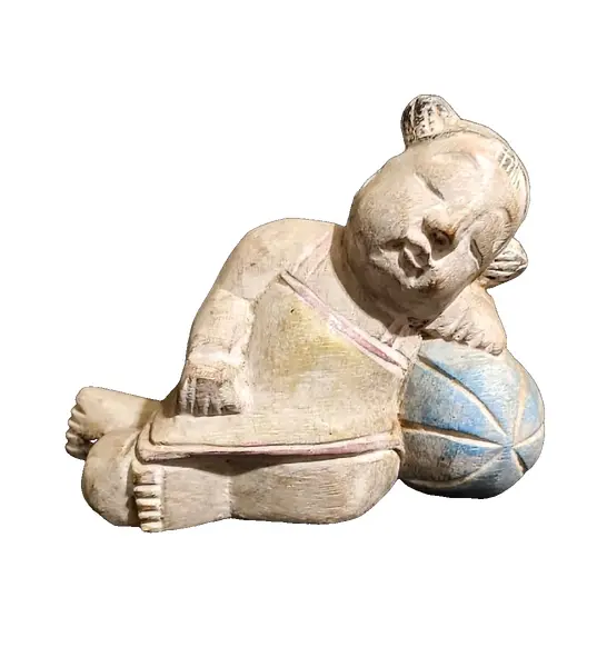 Foto de um(a) Escultura Balinesa Baby Sleeping Anos 80, da categoria de Modelos e estatuetas. Baby sleeping esculpidos balineses em madeira e policromados, década de 1980. Medidas: A 10,5 cm / L 14,5 cm / P 5,5 cm A:... Vendido no marketplace Trésors.