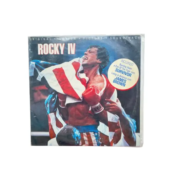 Foto de um(a) ​LP Trilha sonora original de Rocky IV -1982, da categoria de LPs ou Discos de Vinil . LP com a trilha sonora original de Rocky IV, de 1982. Dois mínimos riscos superficiais. Vendido no marketplace Trésors.