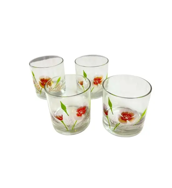 Foto de um(a) Conjunto com 04 copos em vidro estampado - Couroc, da categoria de Copos. Conjunto com 04 copos em vidro estampado da marca Couroc. Leve desgaste na estampa. Medidas: 9x8cm. Vendido no marketplace Trésors.