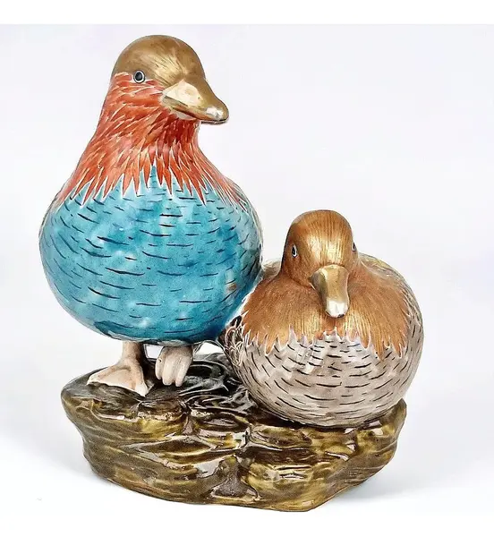 Foto de um(a) Casal de patos em porcelana esmaltada Kutani Mandarim policromado, da categoria de Escultura. Linda escultura em porecelana Kutani Mandarim ´´ casal de patos``. Kutami é um tipo de porcelana japonesa que se originou na... Mostrado de uma perspectiva diferente. Vendido no marketplace Trésors.