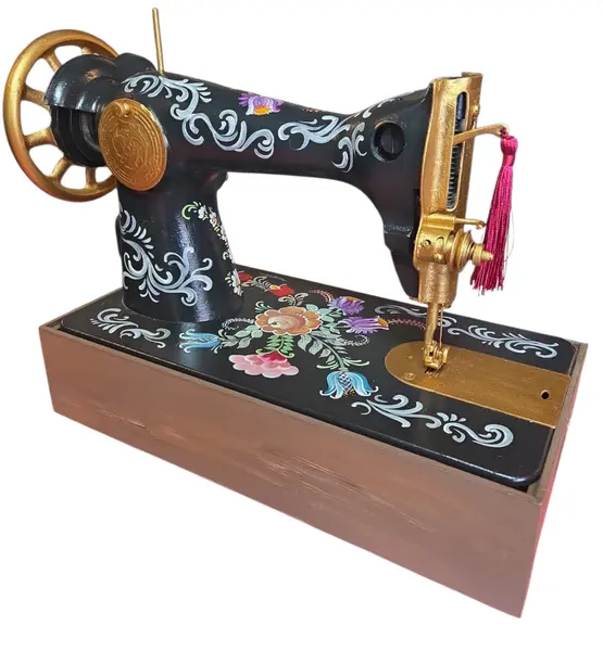 Foto de um(a) Maquina de Costura Decorativa Pintada a Mão, da categoria de Outros colecionáveis. Maquina decorativa pintada a mão. Mostrado de uma perspectiva diferente. Vendido no marketplace Trésors.
