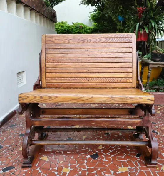 Foto de um(a) Raro Banco de bonde confeccionado em ferro fundido e madeira Carvalho, da categoria de Bancos. COLECIONISMO - Antigo e raro banco de bonde confeccionado em ferro fundido e madeira de Carvalho nobre ripada, manufatura... Mostrado de uma perspectiva diferente. Vendido no marketplace Trésors.
