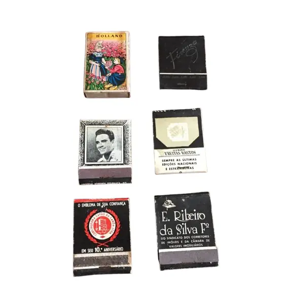 Foto de um(a) Antigas Caixas De Fósforo, da categoria de Outros colecionáveis. Contem os fósforos.Valor do lote com as 06 caixas da foto. Vendido no marketplace Trésors.