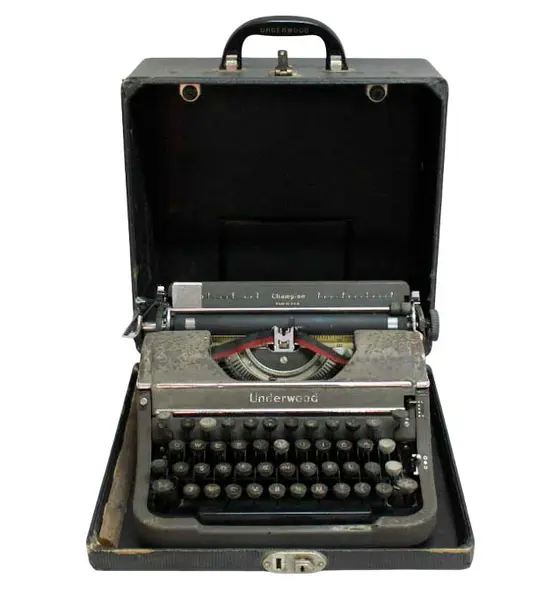 Foto de um(a) Máquina de escrever UNDERWOOD CHAMPION MADE IN USA, da categoria de Maquinas de Escrever. Antiga e rara máquina de escrever da manufatura UNDERWOOD CHAMPION MADE IN USA. Acompanha caixa original com pega em... Vendido no marketplace Trésors.