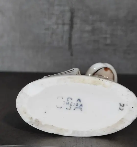 Foto de um(a) Paliteiro Porcelana Brasileira, Década de 1940, da categoria de Paliteiros. Paliteiro em porcelana policromada com filete em ouro, década de 1940 fabricante csa pedreira - são paulo, brasil A: 8 cm L:... Mostrado de uma perspectiva diferente. Vendido no marketplace Trésors.