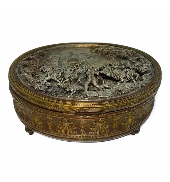 Foto de um(a) Antiga Rara Caixa Escultura Cenas Bronze Francês Assinado, da categoria de Cestos e Caixas. Antiga e imponente caixa porta jóias artístico em bronze francês de altíssima qualidade. Toda feita à mão. Trabalho com... Vendido no marketplace Trésors.