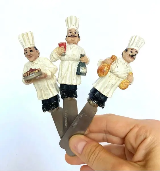 Foto de um(a) Espátulas chef, da categoria de Facas. Trio de espátulas chefs de cozinha para manteiga/patê/geléia. Em bom estado. Mostrado de uma perspectiva diferente. Vendido no marketplace Trésors.