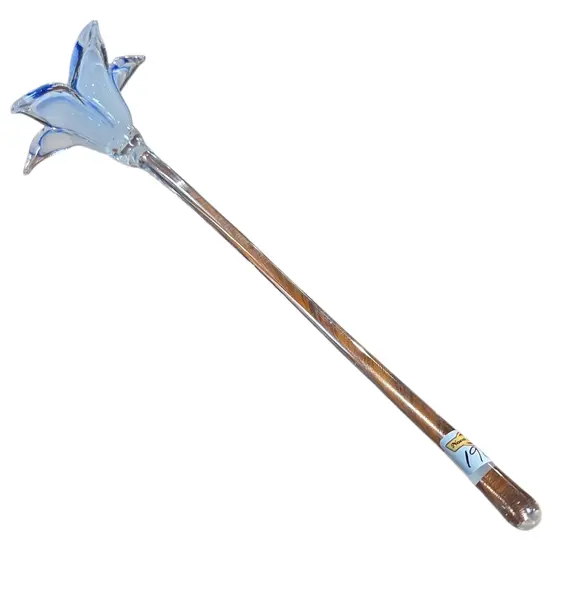 Foto de um(a) Flor Decorativa em Cristal Murano - Branco e Azul, da categoria de Outros colecionáveis. Elegante flor decorativa artesanal, modelada à mão em cristal Murano. Esta peça une o charme do design orgânico com a... Mostrado de uma perspectiva diferente. Vendido no marketplace Trésors.