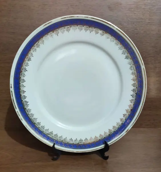 Foto de um(a) Conjunto Mauá anos 60, da categoria de Jogos de pratos. Combo com 3 pratos rasos e 3 pratos de sopa em porcela mauá, década de 1960. Diâmetro do prato raso: 24 cm Diâmetro do... Mostrado de uma perspectiva diferente. Vendido no marketplace Trésors.
