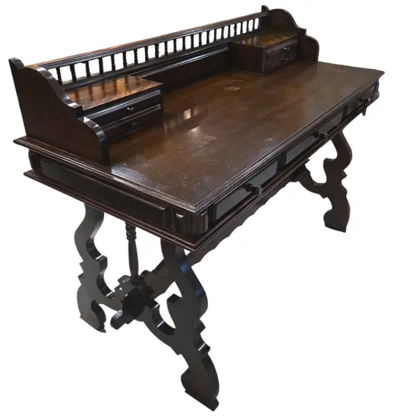 Foto de um(a) Escrivaninha Imperial Anos 60 em Madeira Nobre, da categoria de Escrivaninhas e Mesas de escritório. Uma peça de autoridade para o seu escritório ou home office. Esta escrivaninha é um exemplar magnífico do design Imperial... Mostrado de uma perspectiva diferente. Vendido no marketplace Trésors.