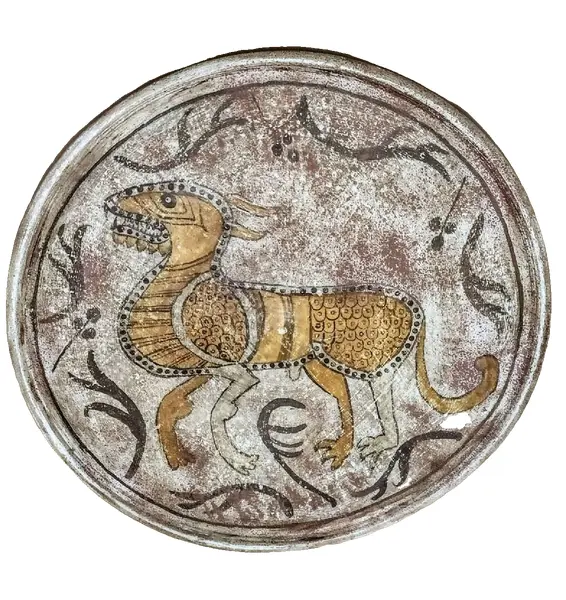 Foto de um(a) Prato Terracota, da categoria de Pratos Decorativos. Prato em terracota com pintura inspirada em desenhos do século iii depois de cristo. peça única pelo designer marcelus ribas... Vendido no marketplace Trésors.
