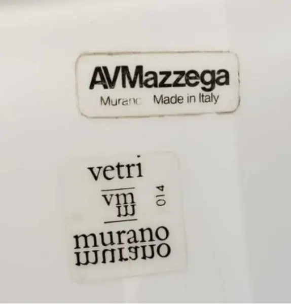 Foto de um(a) Centro de mesa em murano branco Av. Mazzega, da categoria de Centro de mesa. A.V. MAZZEGA centro de mesa em vidro artístico opalescente de Murano. Assinado. Forma Convexa. TRATA-SE DE MANUFATURA DO... Mostrado de uma perspectiva diferente. Vendido no marketplace Trésors.