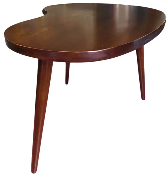 Foto de um(a) Mesa de Centro em Imbuia com Pés Palito, da categoria de Mesas de centro. Autêntica mesa de centro vintage com marcante design orgânico, um verdadeiro ícone do mobiliário moderno brasileiro dos anos... Mostrado de uma perspectiva diferente. Vendido no marketplace Trésors.