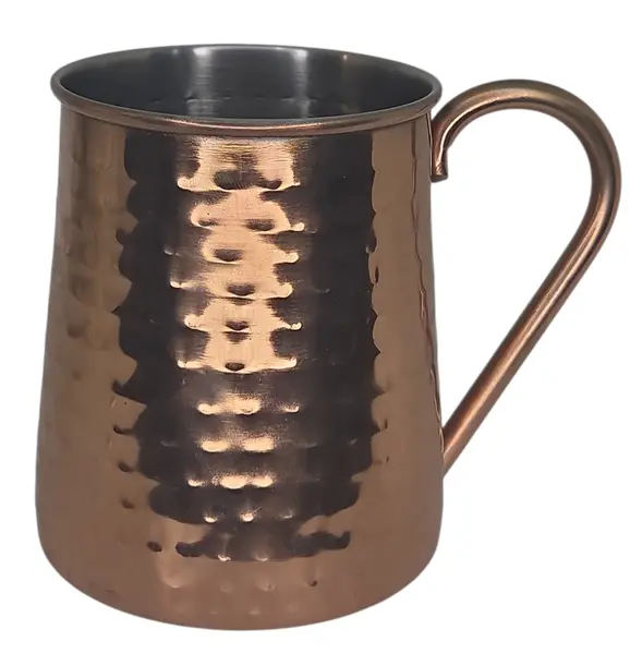 Foto de um(a) Caneca Moscow Mule Threshold - Aço Inox com Acabamento Cobre Martelado, da categoria de Canecas. Desfrute de seus drinks com estilo e a temperatura ideal. Esta caneca da marca Threshold é o acessório indispensável para... Mostrado de uma perspectiva diferente. Vendido no marketplace Trésors.