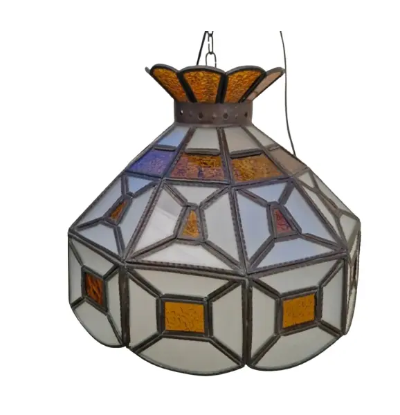 Foto de um(a) ​Lustre pendente antigo em estilo Tiffany, da categoria de Lustres. Lustre pendente antigo em estilo Tiffany, fabricado originalmente entre as décadas de 1960 e 1970.Ele se destaca por sua... Vendido no marketplace Trésors.