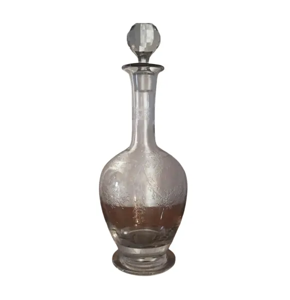 Foto de um(a) Antiga Garrafa Licoreira Em Cristal Francês Saint Louis, da categoria de Garrafas. Linda garrafa fruteira em cristal Saint Louis, ricamente lavrada com flores e volutas. Em perfeito estado. Meados de 1920.... Vendido no marketplace Trésors.