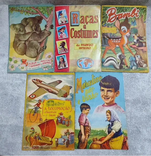 Foto de um(a) Colecionismo, Álbum de Figurinhas, Década de 1950, da categoria de Figurinhas. Colecionismo começava na infância nos anos 1950: álbuns de figurinhas colecionáveis. Cinco exemplares preservados: - bambi.... Mostrado de uma perspectiva diferente. Vendido no marketplace Trésors.
