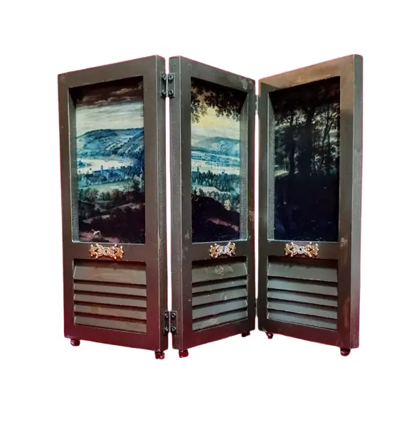 Foto de um(a) Biombo de Mesa Miniatura Renascentista, da categoria de Outros colecionáveis. Biombo de mesa (miniatura) em mdf com pátina bronze e gravuras renascentista e apliques em metal dourado em ambos os lados e... Vendido no marketplace Trésors.