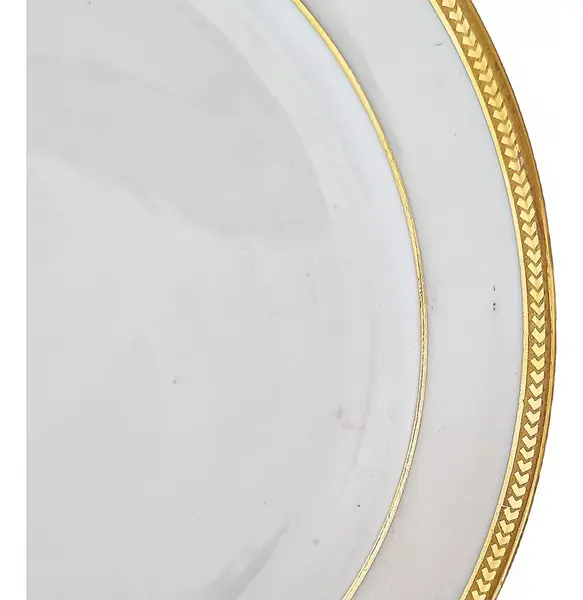 Foto de um(a) Prato raso em porcelana Limoges, da categoria de Pratos. Prato raso para salada em porcelana Limoges branca filetada a ouro. Limoges Unic 12 Rue de Paradis PARIS. França século XX.... Mostrado de uma perspectiva diferente. Vendido no marketplace Trésors.