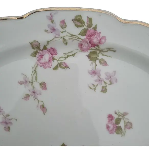 Foto de um(a) Antiga travessa porcelana Limoges Haviland, da categoria de Travessas e tigelas. Grande travessa oval em porcelana de Limoges Haviland. A história da porcelana de Limoges está intrinsecamente ligada à... Mostrado de uma perspectiva diferente. Vendido no marketplace Trésors.