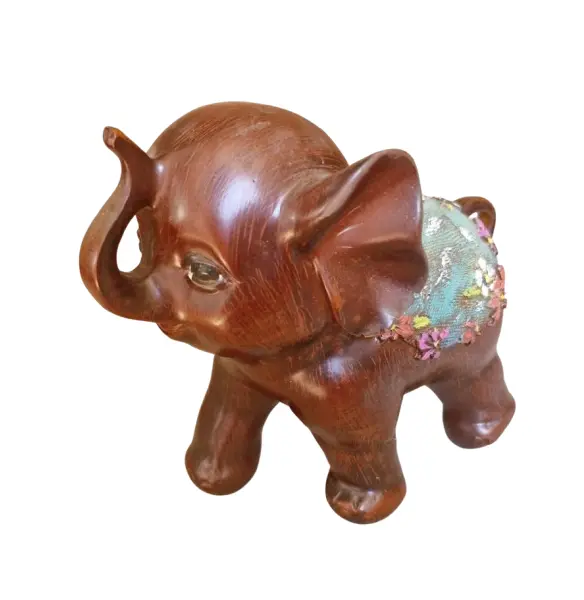 Foto de um(a) Elefante da Riqueza de Bali, da categoria de Modelos e estatuetas. Elefante pintado à mão. Em Bali, o elefante é uma figura sagrada, muito influenciada pelo deus hindu Ganesha (o removedor de... Vendido no marketplace Trésors.