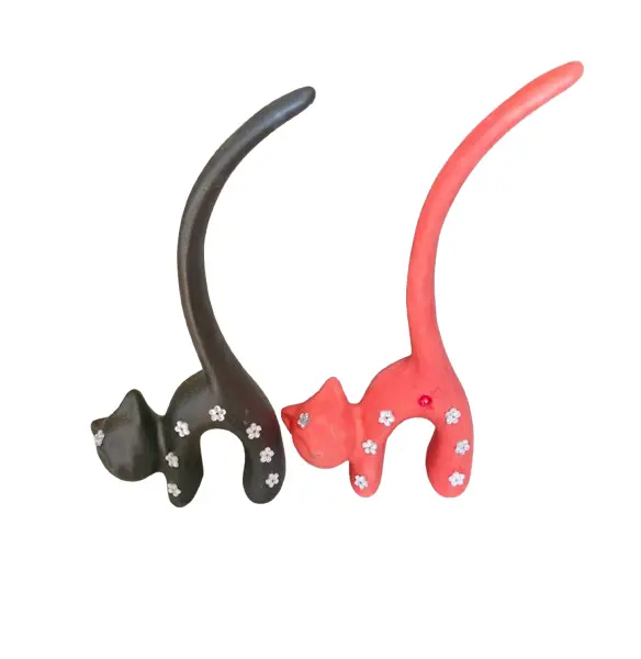 Foto de um(a) Porta-anéis representando gatos, da categoria de Porta-Jóias. Par de porta-anéis decorativos, de origem artesanal, projetados com uma silhueta alongada para que você possa encaixar seus... Vendido no marketplace Trésors.