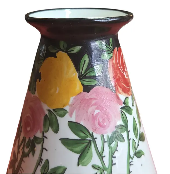 Foto de um(a) Vaso em Cerâmica Weiss - Pintura Floral Manual - Mogi das Cruzes, da categoria de Vasos. Vaso decorativo em cerâmica esmaltada da tradicional marca brasileira Weiss, fabricado em Mogi das Cruzes (SP). A peça... Mostrado de uma perspectiva diferente. Vendido no marketplace Trésors.
