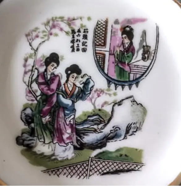Foto de um(a) Cinzeiro Porcelana Anos 60, da categoria de Cinzeiros e coletores. Cinzeiro em porcelana policromada da marca condessa de blumenau-sc com detalhes em ouro, cena de japonesas com seus... Mostrado de uma perspectiva diferente. Vendido no marketplace Trésors.
