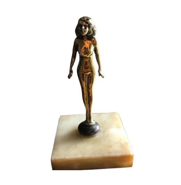 Foto de um(a) Antiga Escultura Erótica Sensual Jovem Nua Bronze Art Deco, da categoria de Escultura. Antiga e legítima escultura em bronze francês, com base em mármore, representando jovem nua. Muito decorativa e... Vendido no marketplace Trésors.