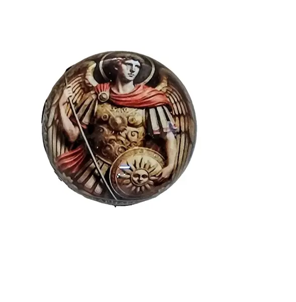 Foto de um(a) Peso de Papel com Imagem de São Miguel Arcanjo, da categoria de Pesos de papel. Peso de papel com imagem de são miguel arcanjo, peça única Diâmetro: 6 cm A: 2,8 cm peso: 116 g. Vendido no marketplace Trésors.