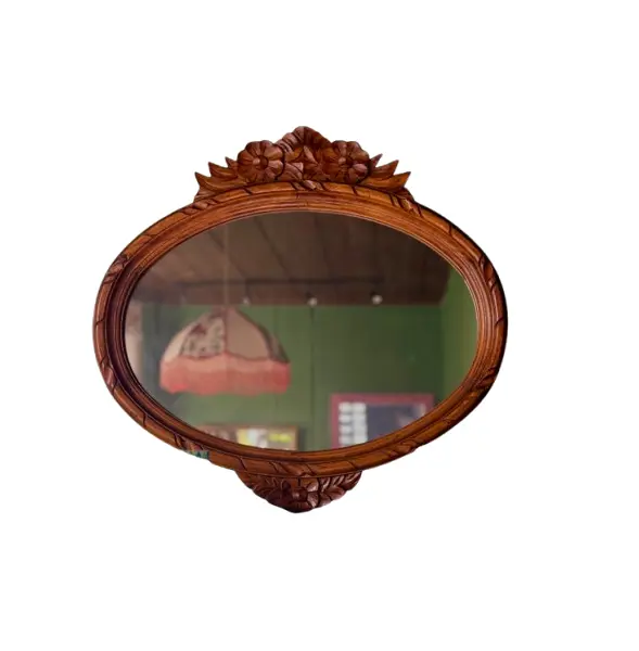 Foto de um(a) Espelho flor em madeira maciça nobre, da categoria de Espelhos. Espelho no formato oval com moldura em madeira entalhada com frisos na borda e acabamentos com laçarotes e folhagens,... Vendido no marketplace Trésors.