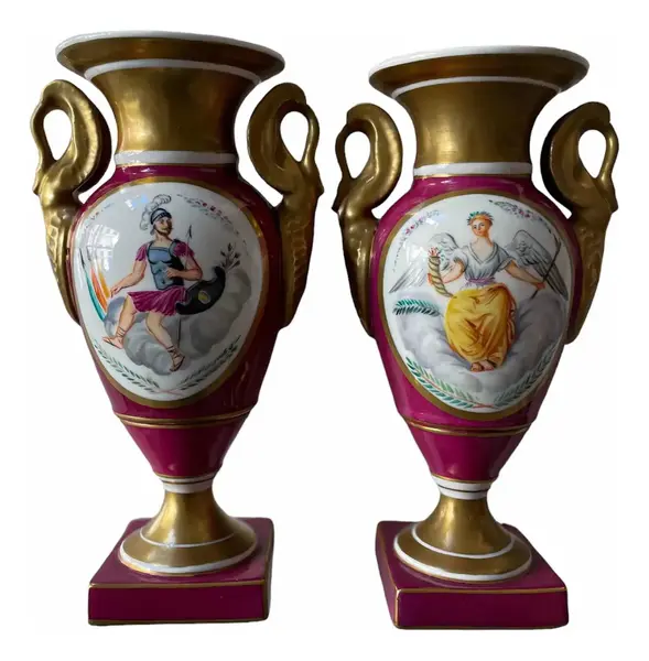 Foto de um(a) Antigo Par Vasos Porcelana França Vieux Paris Louis Philippe, da categoria de Vasos. ~ Louis Philippe ~Antigo e clássico par de vasos com alças estilo ânfora em porcelana artística francesa Vieux Paris. Linda... Vendido no marketplace Trésors.