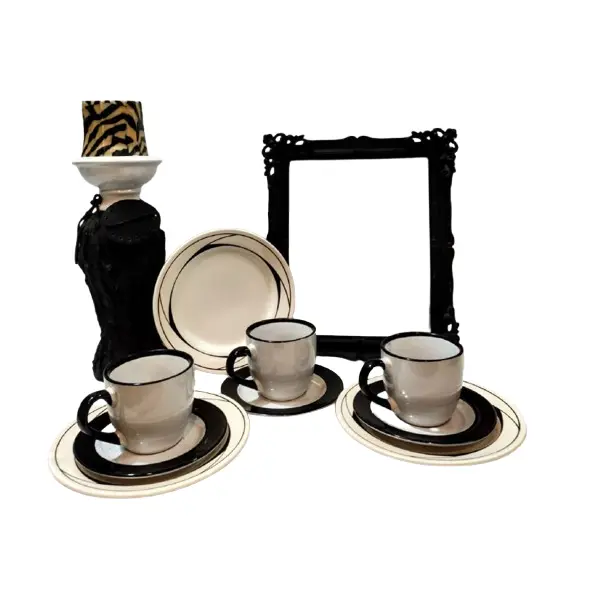 Foto de um(a) Combo Café Black And White, da categoria de Conjuntos de café e chá. Combo louça com três xícaras, três pires e três prato de pão em porcelana preta e branca. Xícara: A 7,5 cm / Diâmetro 8 cm... Vendido no marketplace Trésors.