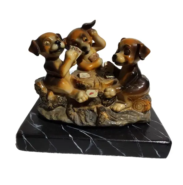 Foto de um(a) Cachorros No Poker 80'S, da categoria de Modelos e estatuetas. Cachorros jogando poker: uma clássica gíria dos jogadores transformada em resina policromada com base em madeira... Vendido no marketplace Trésors.