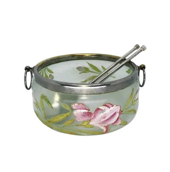 Foto de um(a) Antiga Saladeira Art Deco Cristal Veneziano Pintado À Mão, da categoria de Travessas e tigelas. Antiga saladeira em cristal veneziano, com bordas e alças em metal espessurado a prata. Linda e delicada pintura floral ao... Vendido no marketplace Trésors.