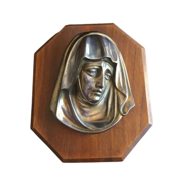 Foto de um(a) Arte Sacra Antigo Quadro Virgem Maria Madeira Pétit Bronze, da categoria de Objetos religiosos e espirituais. Lindo quadro antigo década de 60, em pétit bronze francês, ótima fundição, sob madeira de lei.Medidas: 21x17cm Em perfeito... Vendido no marketplace Trésors.