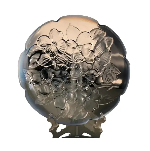 Foto de um(a) Antigo Prato Centro De Mesa Francês Opalescente Sabino Glass, da categoria de Centro de mesa. Sabino Glass. Antigo e grande prato, centro de mesa, feito à mão em vidro artístico francês opalescente, belíssima decoração... Vendido no marketplace Trésors.