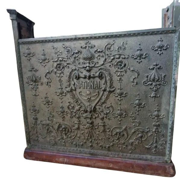 Foto de um(a) Imponente e Rara Caixa Registradora da marca National do Início do Séc. XX, da categoria de Outros colecionáveis. Belíssima caixa registradora mecânica da National Cash Register (NCR), fabricada no ano de 1910 em Dayton, Ohio, modelo... Mostrado de uma perspectiva diferente. Vendido no marketplace Trésors.