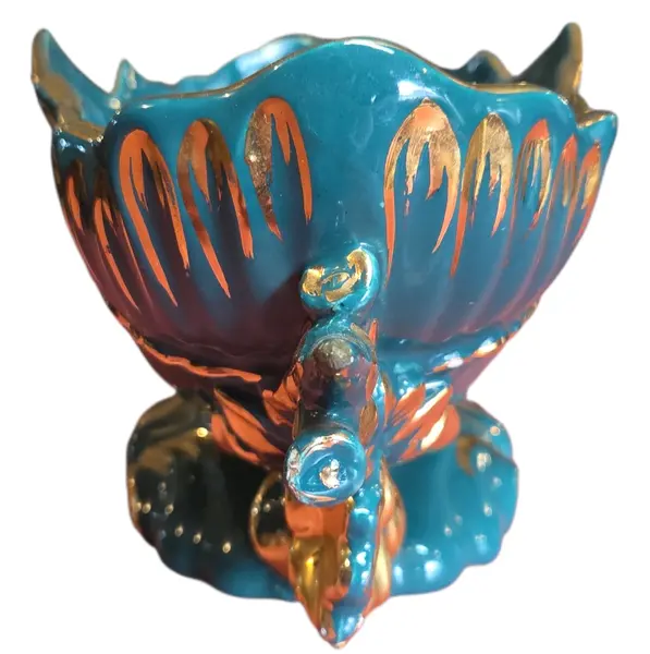 Foto de um(a) Centro de Mesa em Porcelana Esmaltada e Arabescos em Ouro, da categoria de Cachepot. Elegância Clássica: Centro de Mesa em Porcelana Premium Adicione um toque de sofisticação e história ao seu ambiente com... Mostrado de uma perspectiva diferente. Vendido no marketplace Trésors.