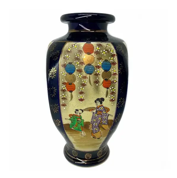Foto de um(a) Antigo Vaso Jarro Oriental Em Porcelana Japonesa Satsuma, da categoria de Vasos. Antigo vaso Satsuma em porcelana artística japonesa, pintado à mão, decoração com cenas típicas orientais ao redor da peça,... Vendido no marketplace Trésors.