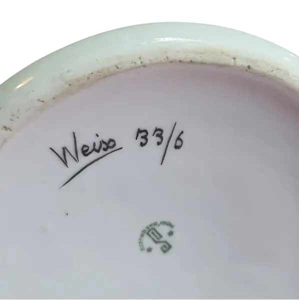 Foto de um(a) Vaso em Cerâmica Weiss - Pintura Floral Manual - Mogi das Cruzes, da categoria de Vasos. Vaso decorativo em cerâmica esmaltada da tradicional marca brasileira Weiss, fabricado em Mogi das Cruzes (SP). A peça... Mostrado de uma perspectiva diferente. Vendido no marketplace Trésors.