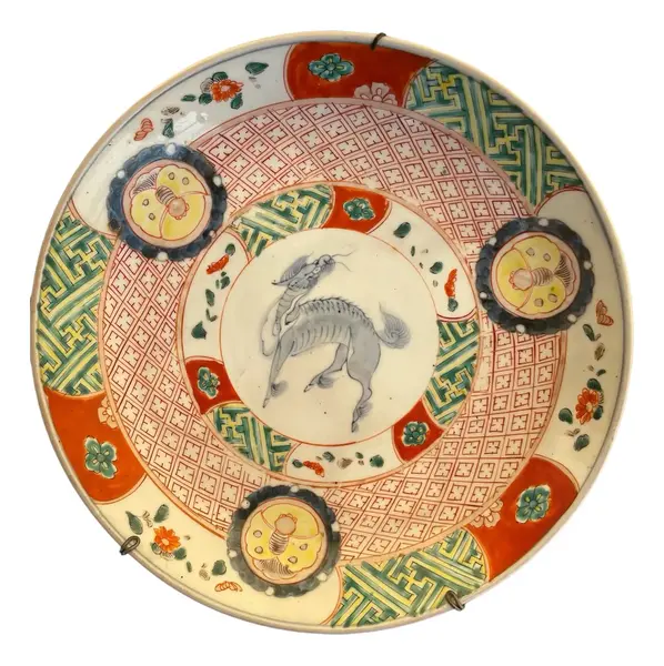 Foto de um(a) Antigo Prato Decorativo Oriental Porcelana Japonesa Imari, da categoria de Pratos Decorativos. ~ Imari~ A célebre porcelana japonesa. Antigo prato decorativo em porcelana com decoração oriental típica desse período com... Vendido no marketplace Trésors.