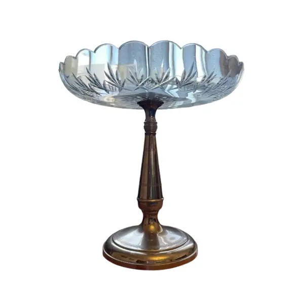 Foto de um(a) Antiga Fruteira Porta Doces Centro De Mesa Cristal Prata Wmf, da categoria de Centro de mesa. Antiga fruteira/centro de mesa ou porta doces com base em metal prateado e prato em cristal francês de excelente qualidade,... Vendido no marketplace Trésors.