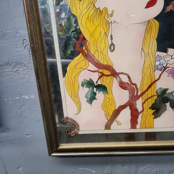Foto de um(a) Quadro Espelhado de Figura Feminina Art Nouveau, da categoria de Impressões. Art Nouveau, Figura Feminina , impressa no vidro espelhado , uma obra de arte , moldura de madeira original. Mostrado de uma perspectiva diferente. Vendido no marketplace Trésors.