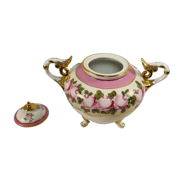 Foto de um(a) Vaso em Porcelana Branco com Pinturas de Rosas, da categoria de Vasos. Vaso em porcelana de coloração branca, com detalhes em rosa e dourado. Pintura representando flores. Vendido no marketplace Trésors.